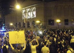 Solidarity During Wartime in the Streets of Chicago
